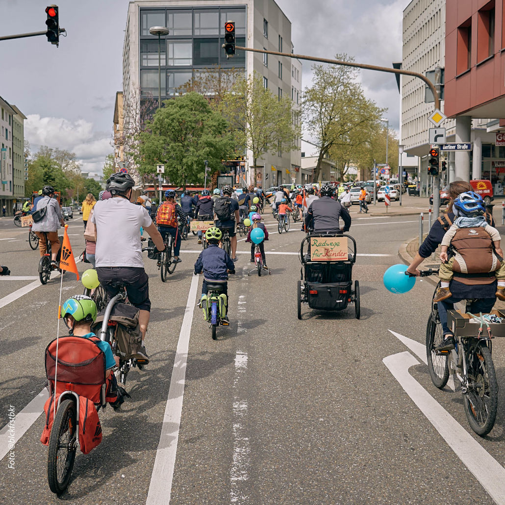 Teilnehmende der Kidical Mass Pforzheim