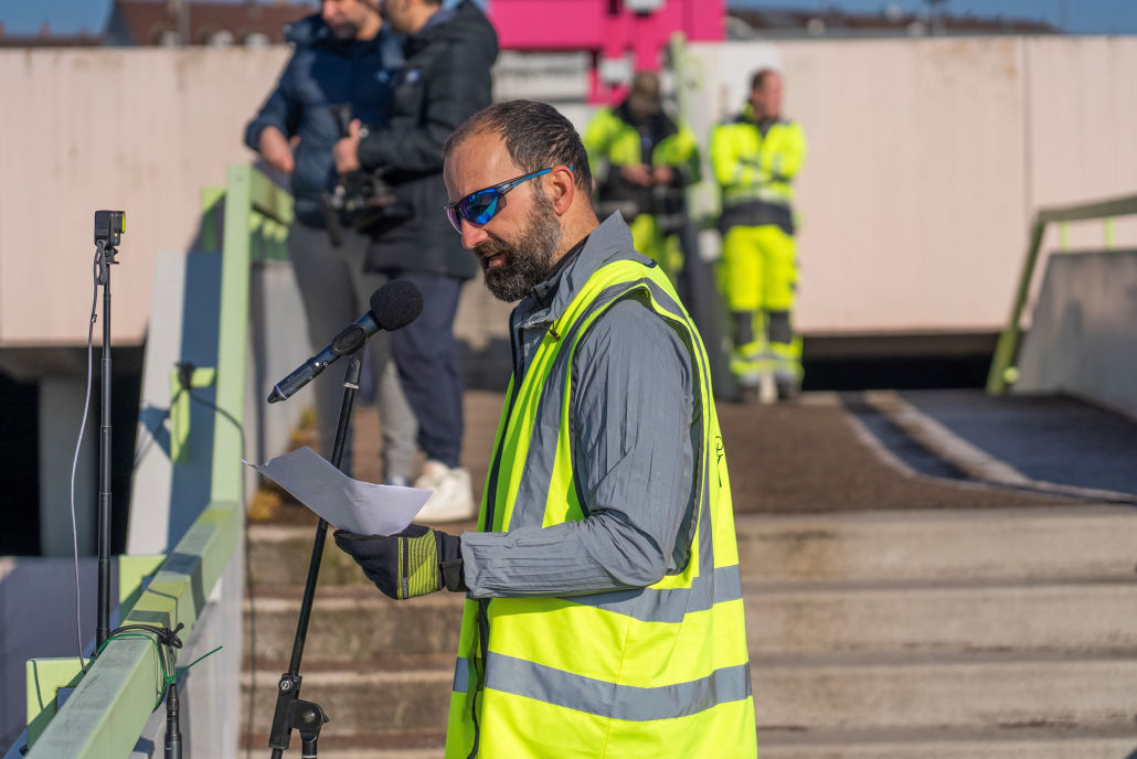 Siggi spricht bei der Gedenkversammlung für Andreas Mandalka alias Natenom am 02.02.2025 in Pforzheim