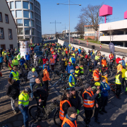 Rund 400 Teilnehmende der Gedenkversammlung für Andreas Mandalka alias Natenom am 02.02.2025 in Pforzheim